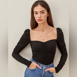 Reformation esra ruched knit top in black size small